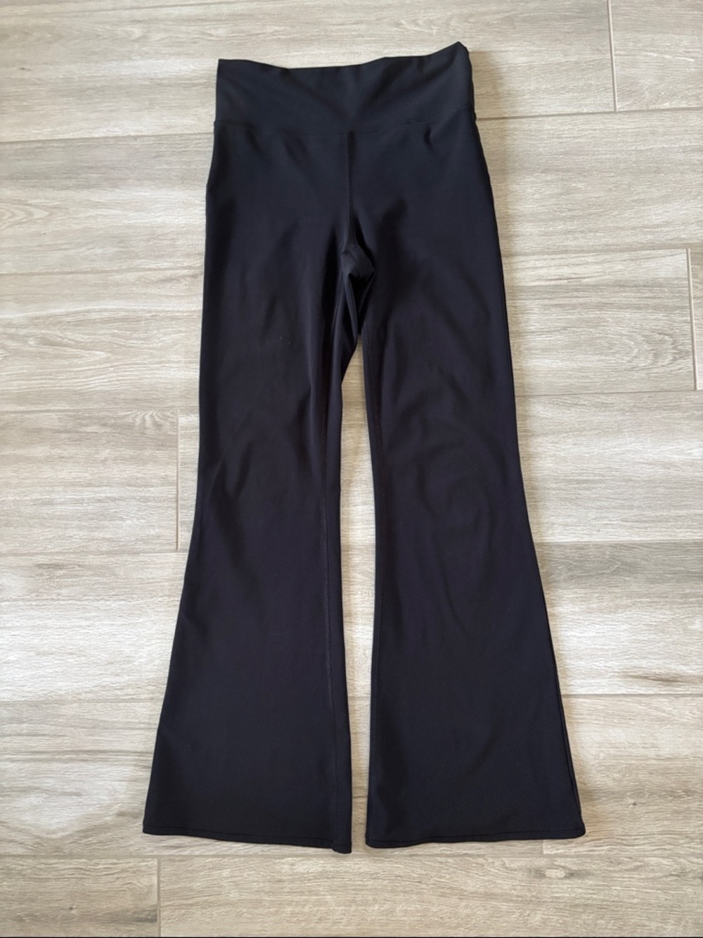 Vuori Black Wide Leg Flare Leggings Pants Size Medium - Picture 2 of 14